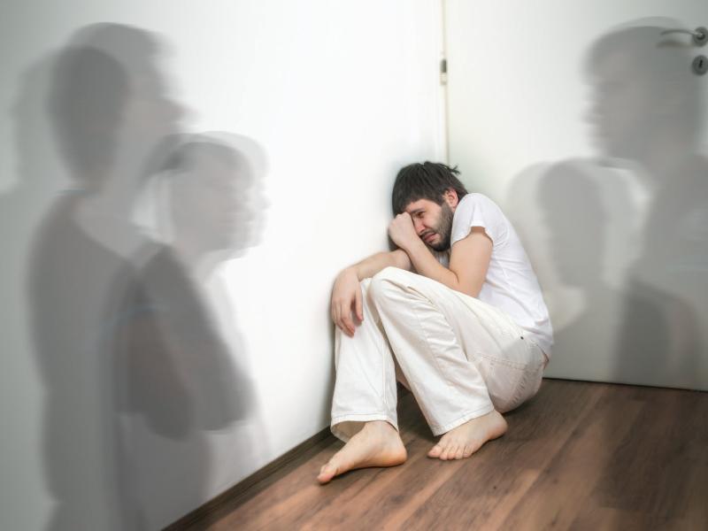 اضطراب انفصام الشخصية: نظرة متعمقة على مرض نفسي يساء فهمه